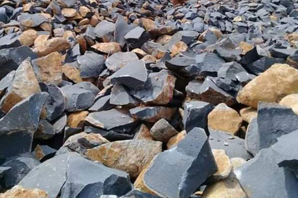 Batu pondasi belah atau batu kali pantek