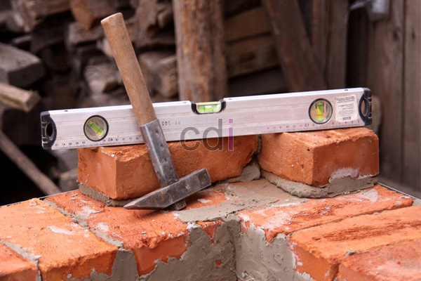 Perbandingan Harga Tukang Bangunan Borongan Dan Harian