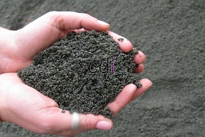 Pasir Warna Hitam: Kegunaan, Kelebihan, dan Estimasi Harga untuk Proyek Anda