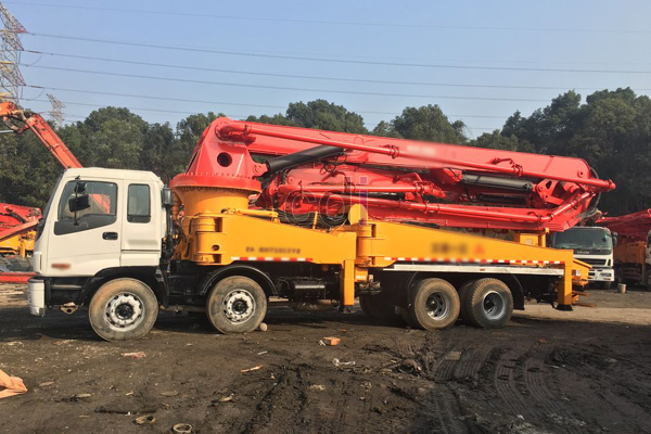Menyewakan Concrete Pump Super Long Boom