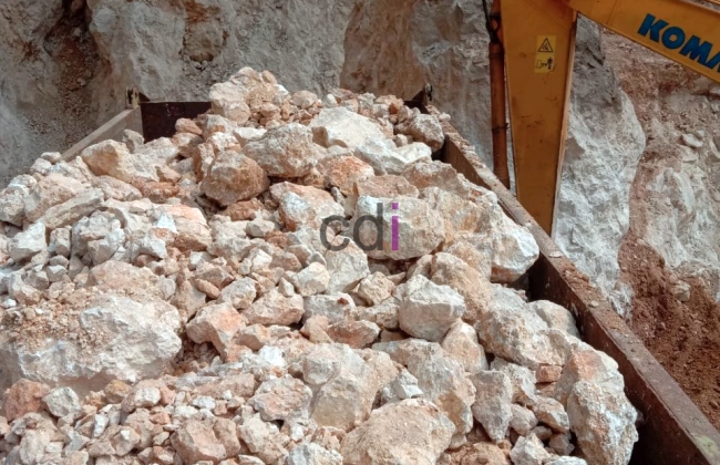 Jual Material Batu Limestone/Batu Kapur di  Lemahabang Karawang Gratis Ongkir