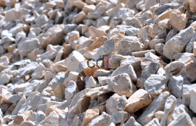 Jual Material Batu Limestone/Batu Kapur di  Cilebar Karawang Gratis Ongkir